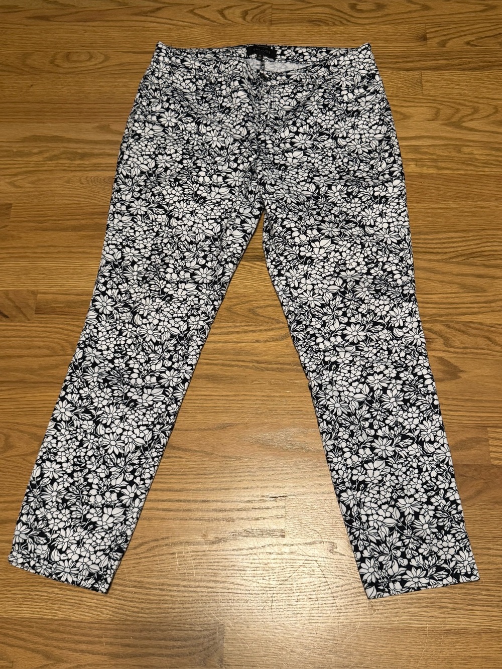 Talbots Vintage Vibe Black & White Daisy Monochrome Floral Print Ankle Crop Pant